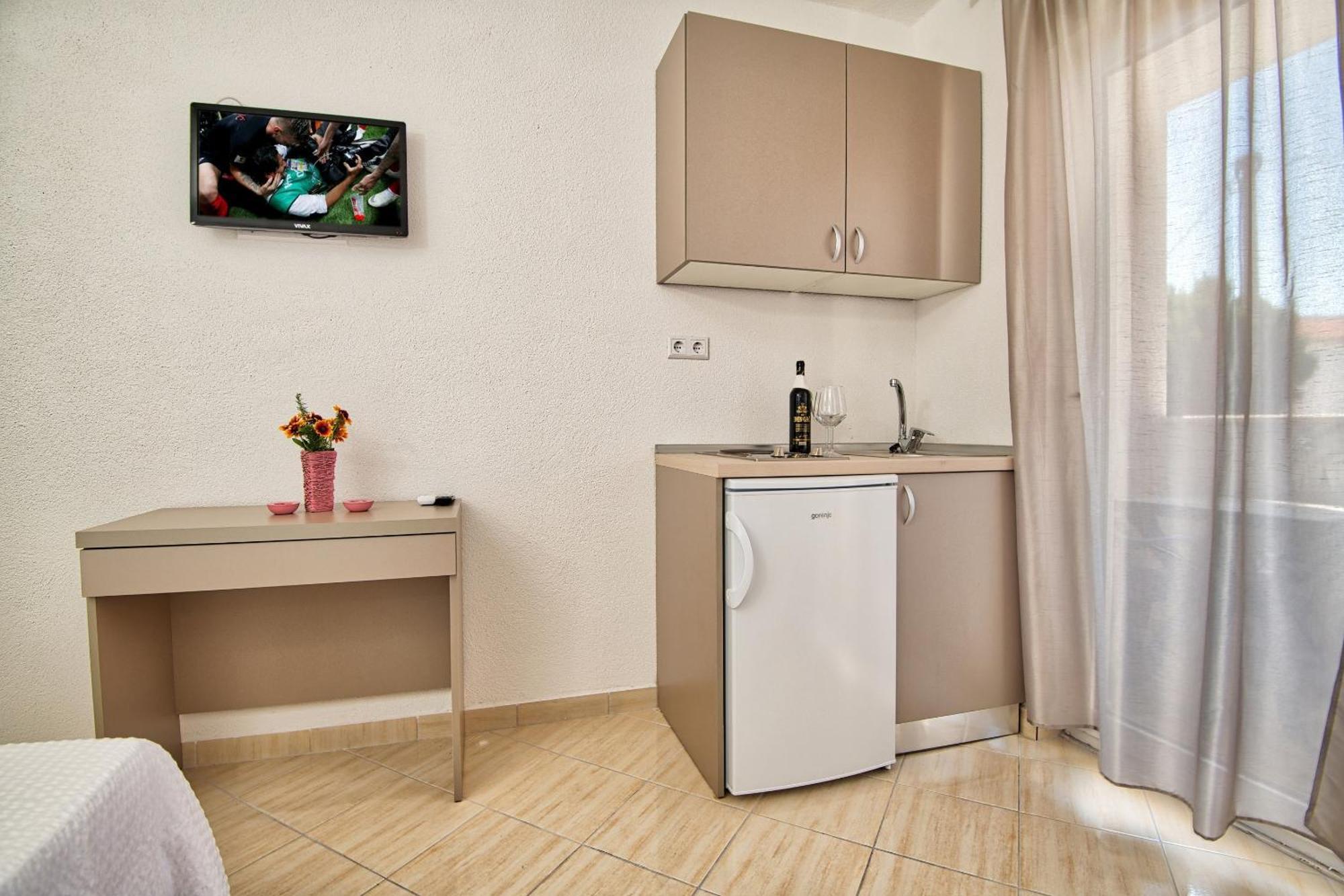 Studio & Apartments More ネウム エクステリア 写真